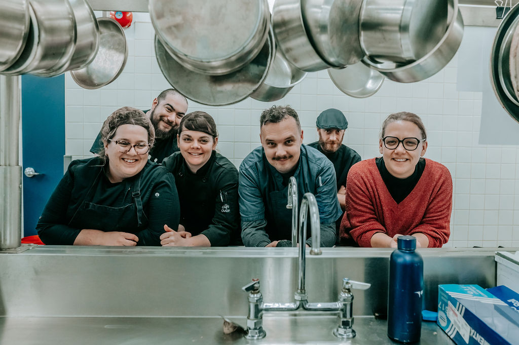 Équipe du Chic Resto Pop dans la cuisine