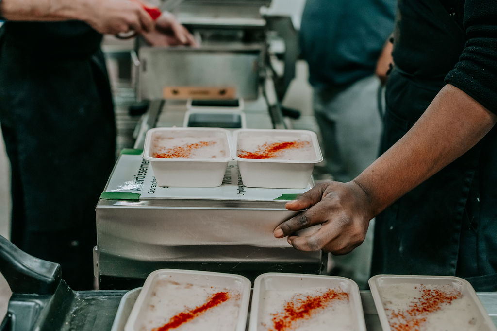 Plats préparés par équipe de cuisiniers de Chic Resto Pop