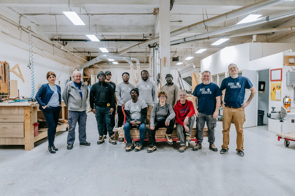 Équipe de travail dans l'atelier de Bois Urbain